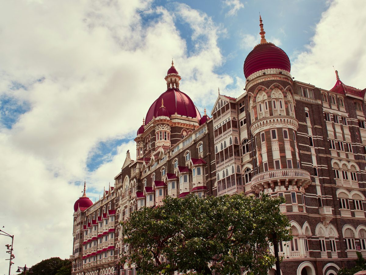 Photo of beautiful Indian building in Mumbai. Credit to Avinash.