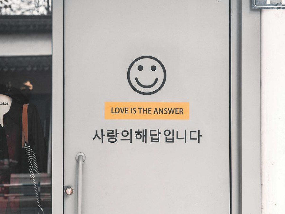 Happy face, with multilingual message underneath.